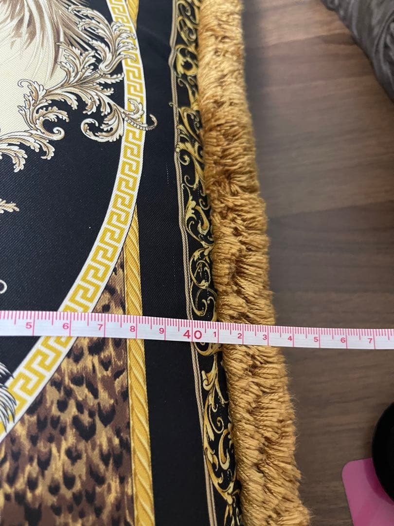 ヴェルサーチ シルク クッション ライオン