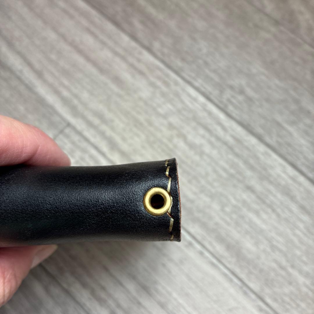 茶芯ブラック　ミドルトラッカーウォレット　真鍮　お札を折らずに収納