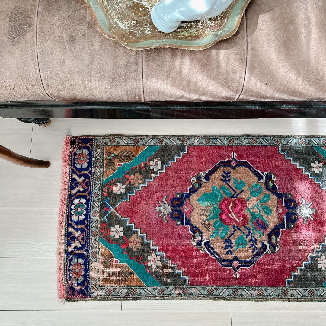 トルコヴィンテージラグ A84 人気柄 レア レッド グリーン ピンク ネイビー