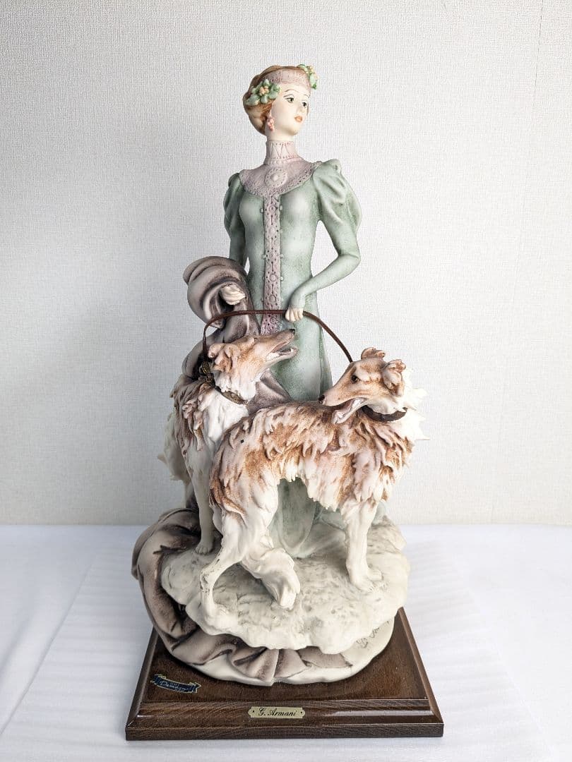 ジョゼッペアルマーニ 貴婦人とボルゾイ犬 置物