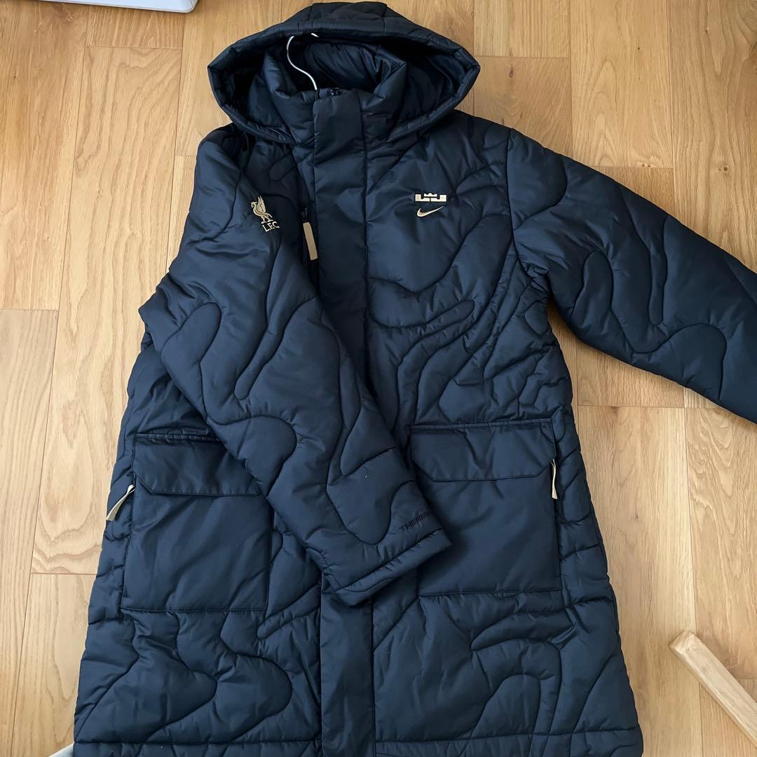 【未使用】レブロンxリバプール NIKEダウンジャケット 黒 Mサイズ 完売品