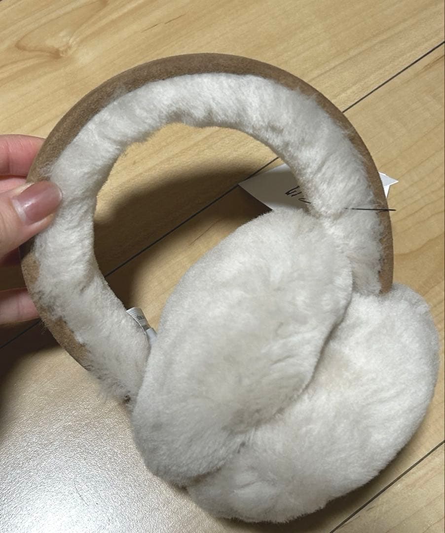 正規品　UGG シープスキンエンブロイダリーイヤ ーマフ