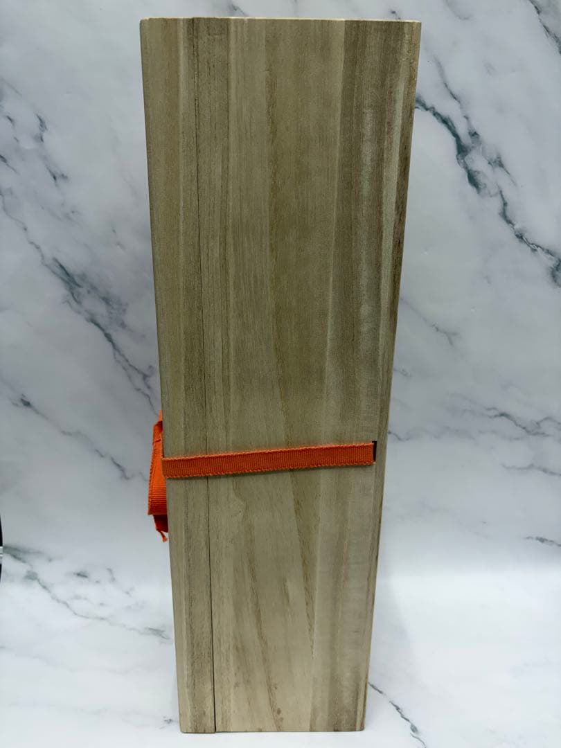 新品　未開栓　森伊蔵 焼酎 1800ml 桐箱入り　かめ壷焼酎　芋焼酎