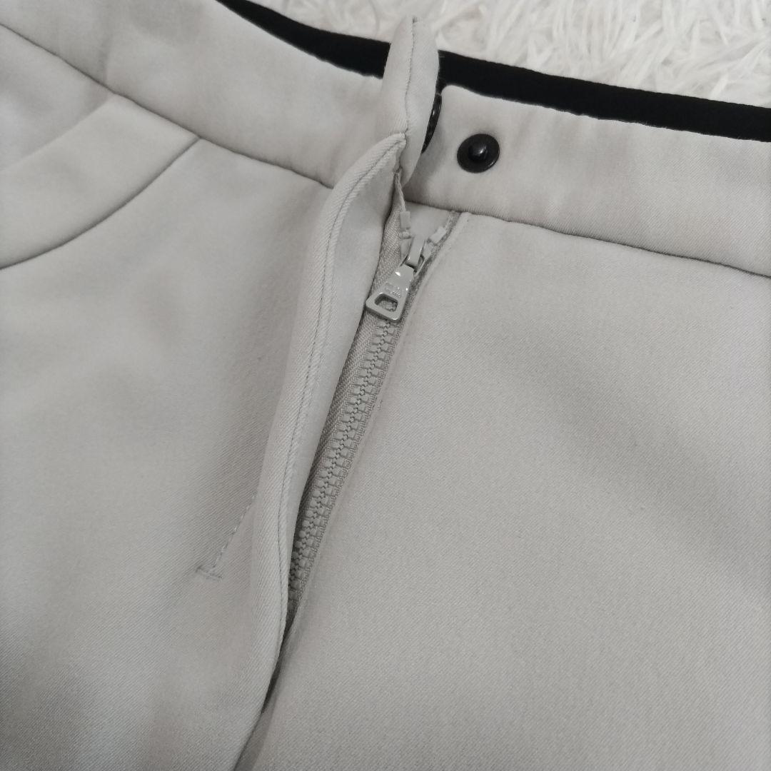 プラダスポーツ　スカート　膝丈　グレージュ　ボンディング素材　肉厚