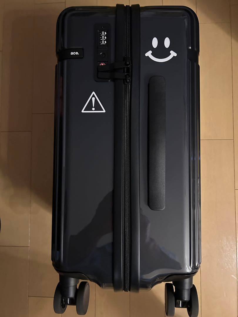 リブデザイン ブラックキャリーケース 中型