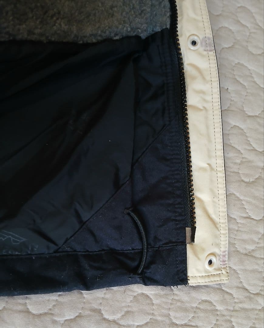 【パタゴニア/着用1回】フード有り　スノーウエア　ジャケット　レディース　キッズ