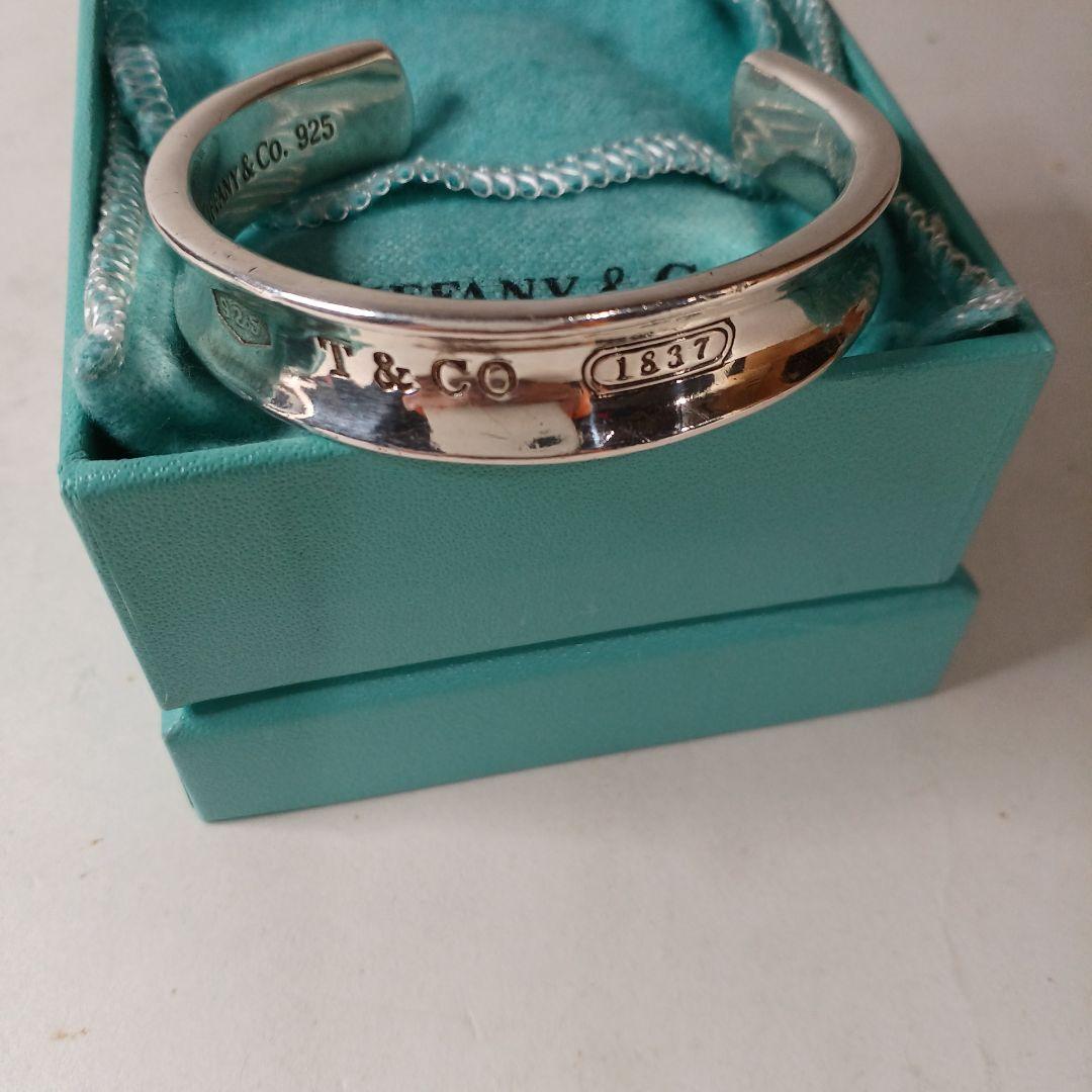 ティファニーのヴィンテージsilverバングルです。