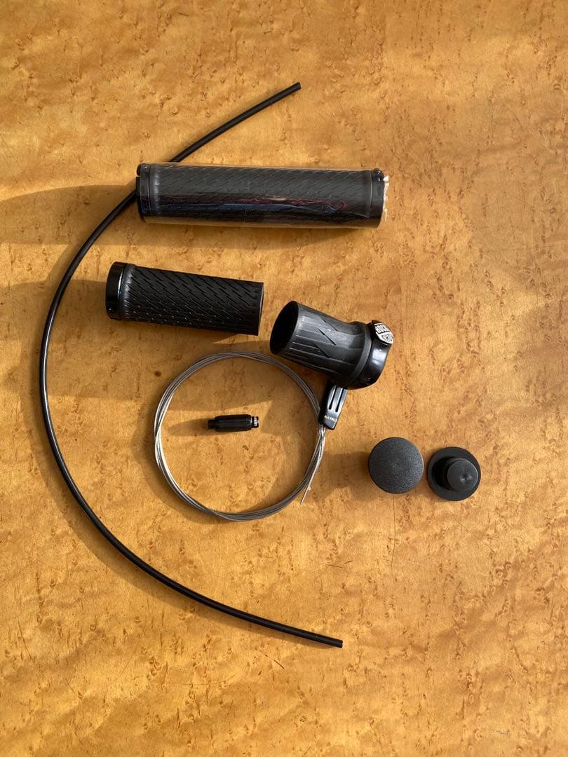 自転車本体 ROCKSHOX TWISTLOC