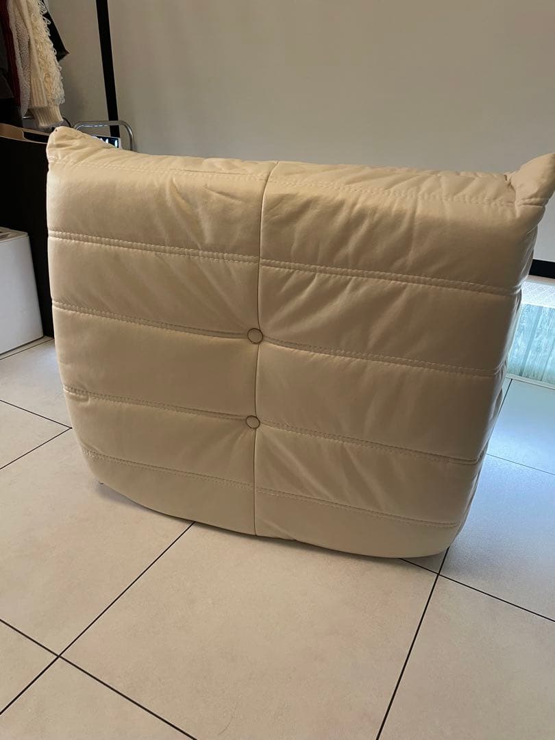 クリーム色 ボタン付き 1人掛けソファ　セット