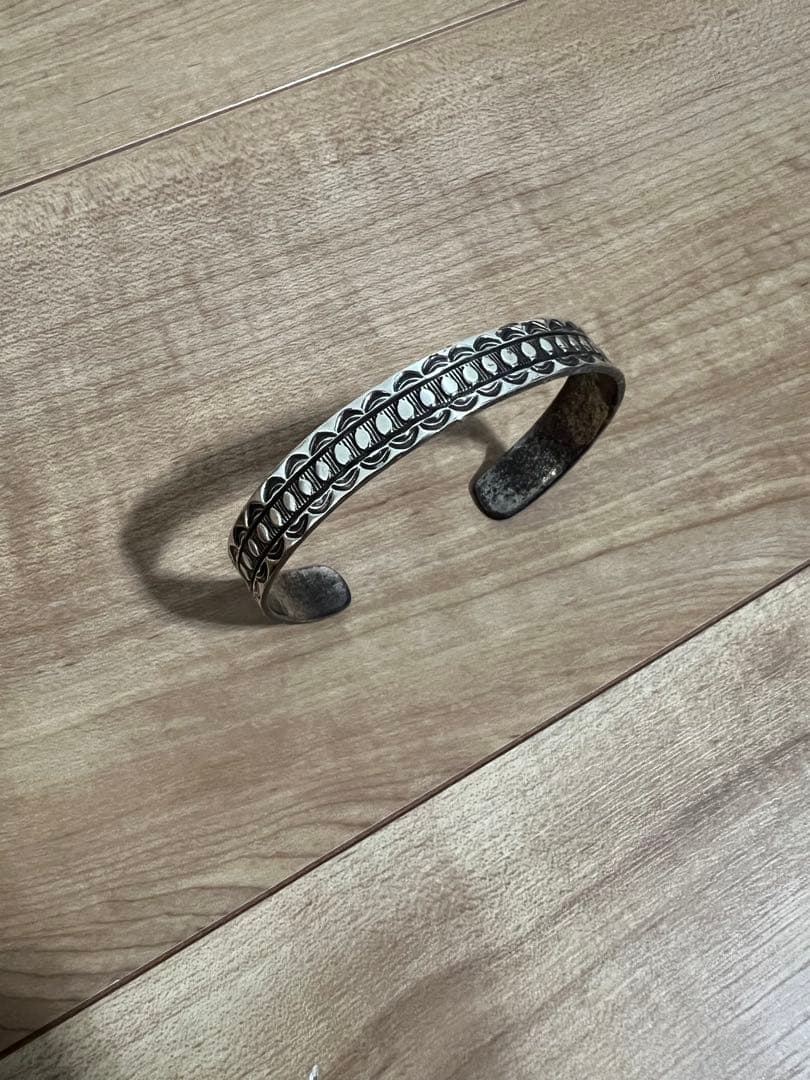 ナバホ族　スタンプワークバングル