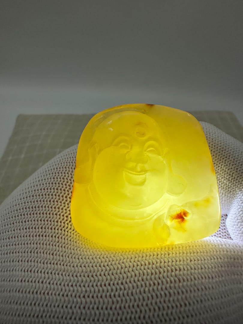 ☆天然☆ ロシア産 天然アンバー 琥珀 蜜蝋 精巧な彫刻（弥勒仏）極美品 13g