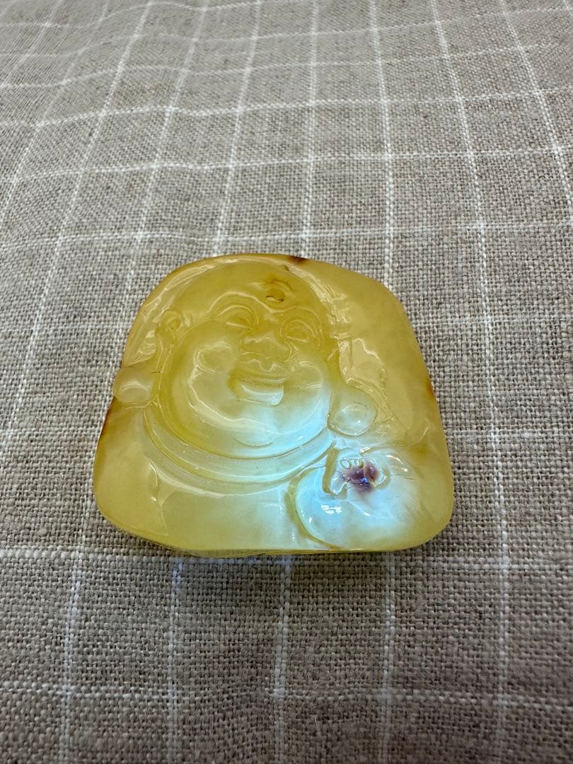 ☆天然☆ ロシア産 天然アンバー 琥珀 蜜蝋 精巧な彫刻（弥勒仏）極美品 13g