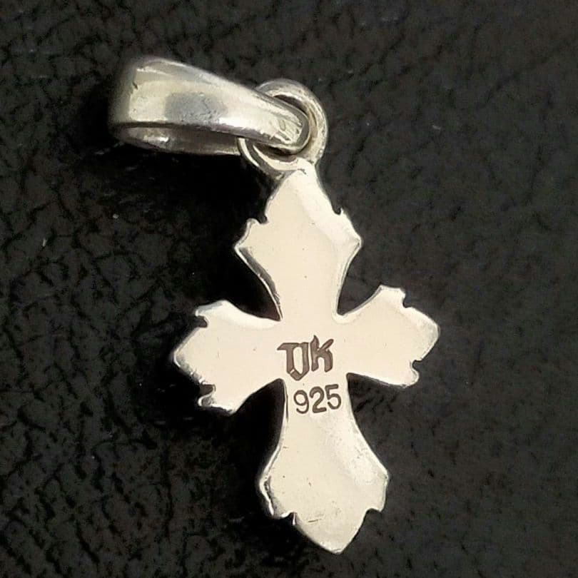 人気　クロス シルバー 925 ネックレス　　ルビーペンダント　美品