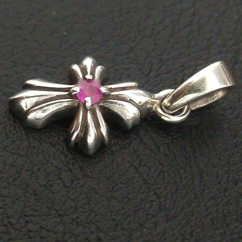 人気　クロス シルバー 925 ネックレス　　ルビーペンダント　美品