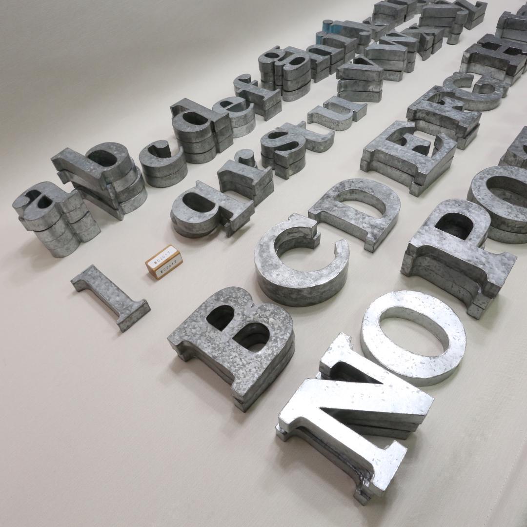 ブリキ箱文字　英数　大小　02017