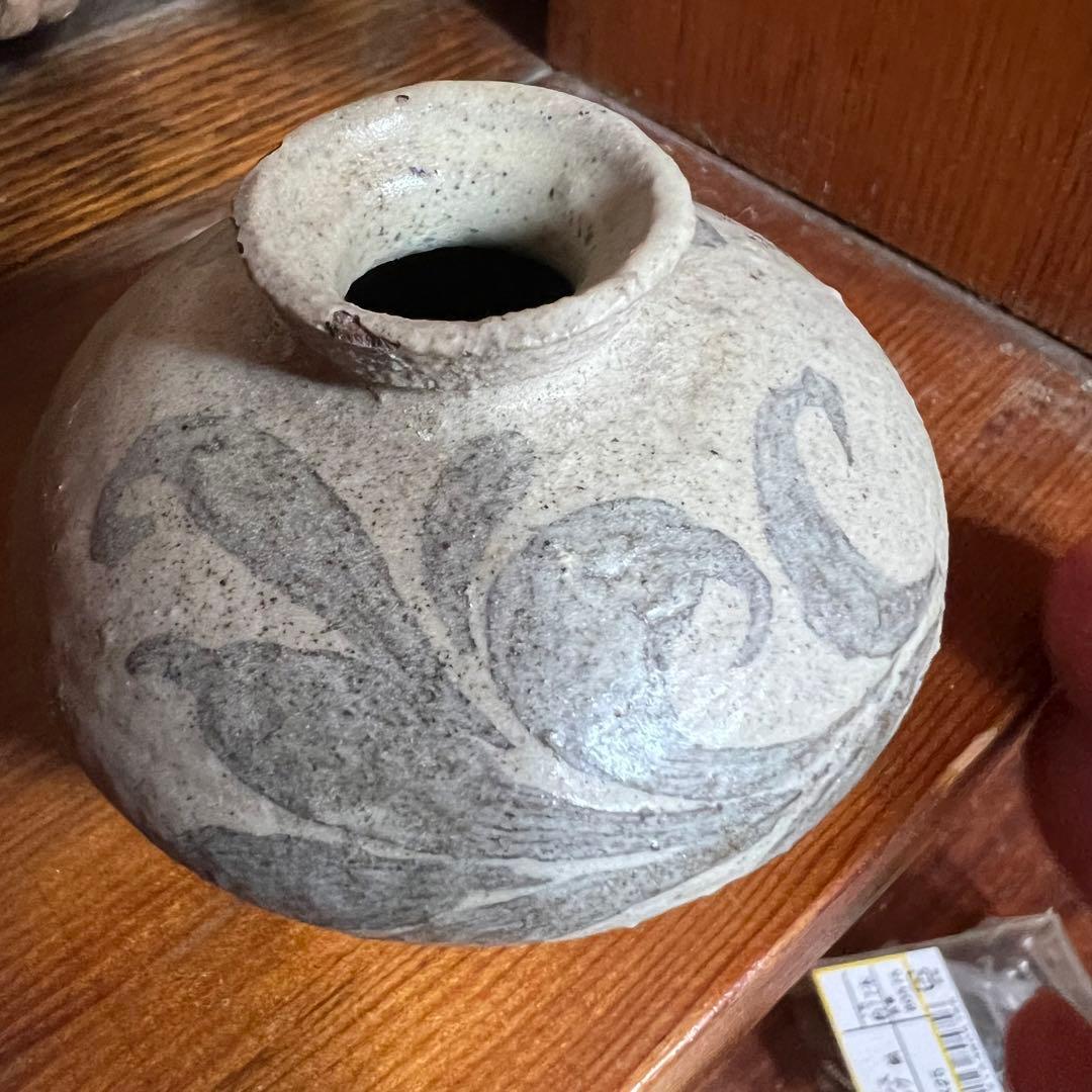 高麗 青磁 鉄砂 唐草模様 小さい花器 一輪挿し