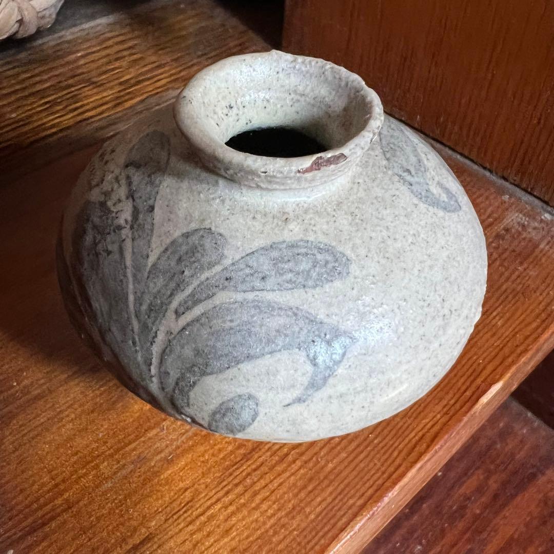 高麗 青磁 鉄砂 唐草模様 小さい花器 一輪挿し