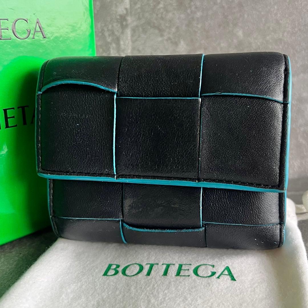 ⭐️ボッテガヴェネタ⭐️カセット 三つ折りファスナーウォレット ブラック×ブルー