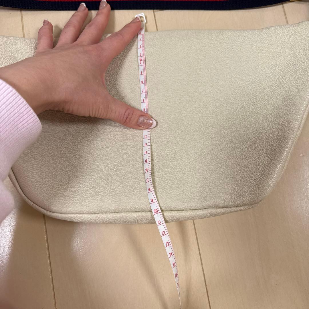 GUCCI ホワイト ボディバッグ