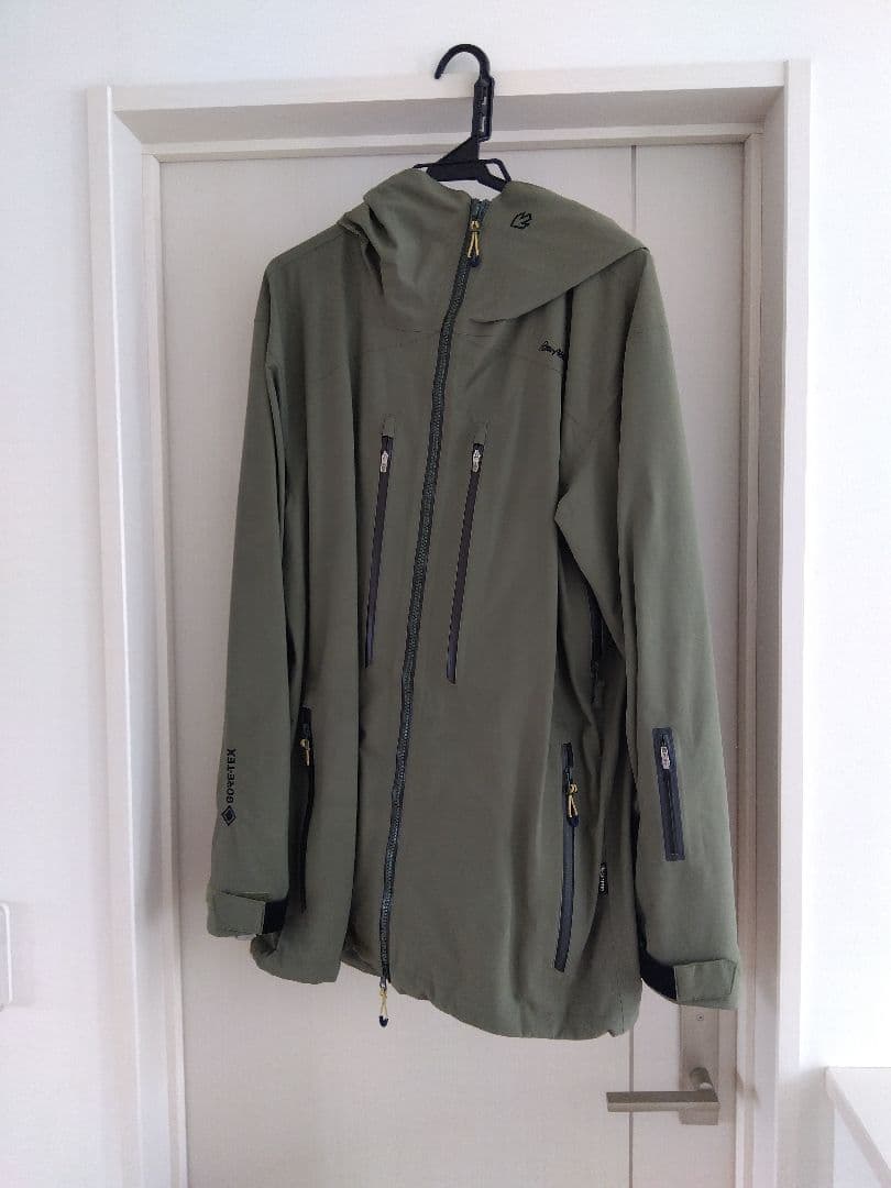 REW THE BASIC JKT 23−24 M