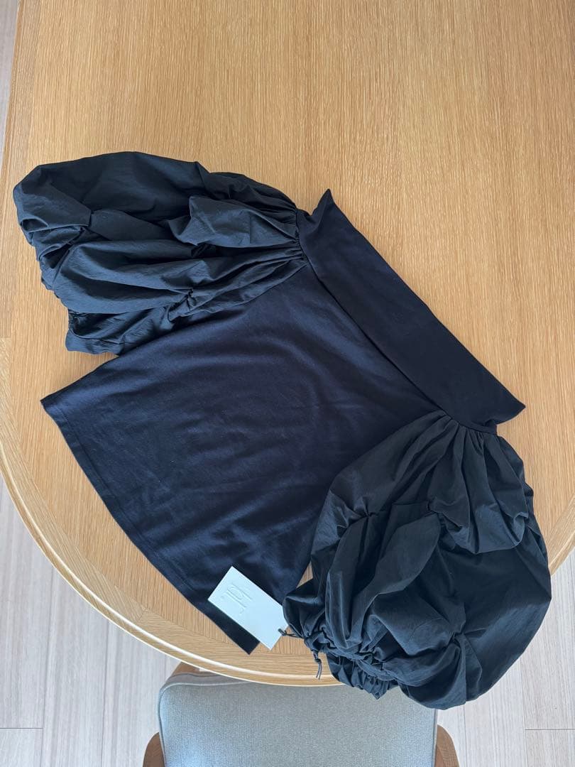 完売【HER. 】ボリュームスリーブカットトップス