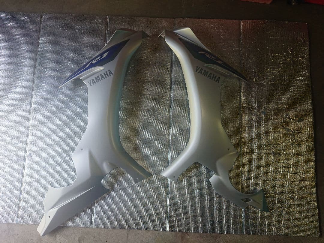ヤマハ　YZF−R1 2CR 外装　純正　サイドカウル