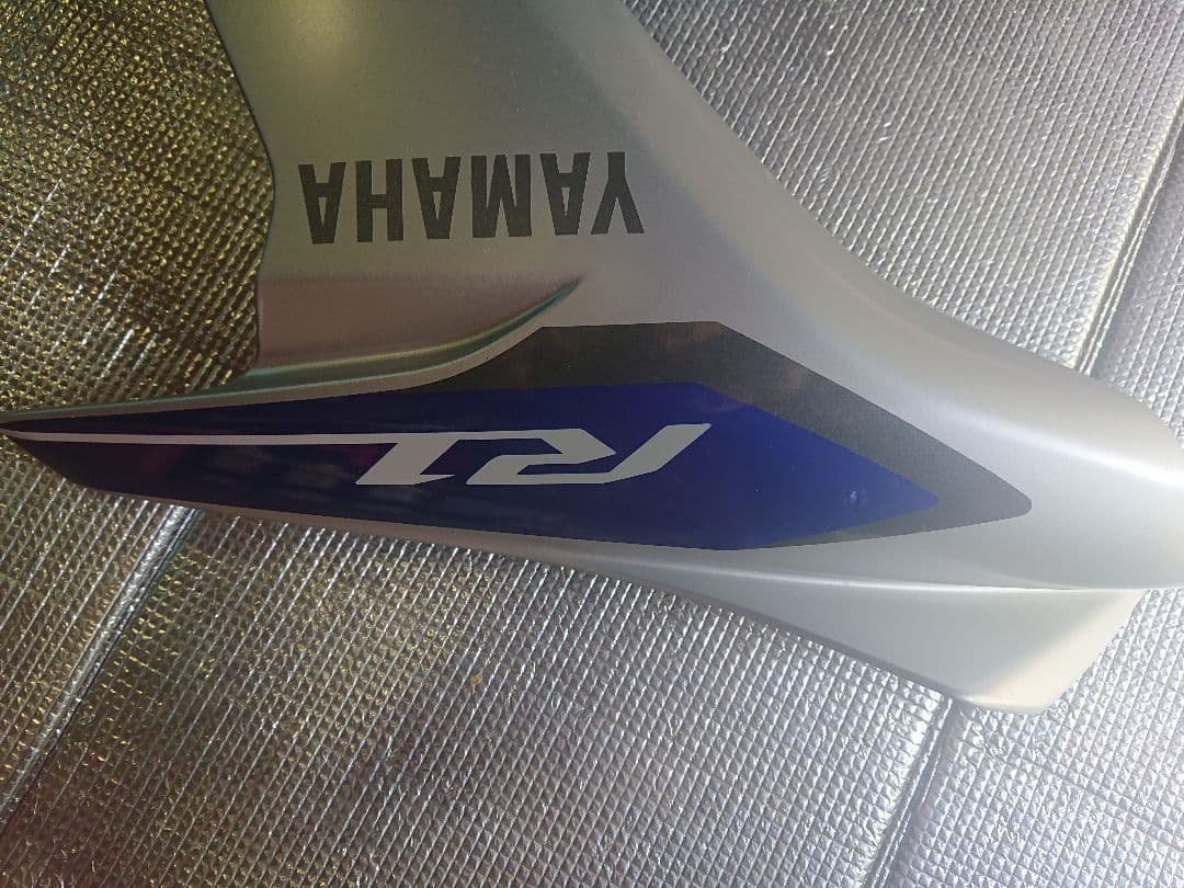 ヤマハ　YZF−R1 2CR 外装　純正　サイドカウル