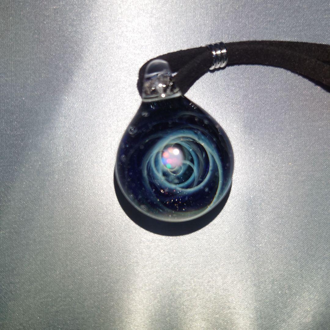 宇宙ガラス　宇宙玉　ホワイトオパール　ペンダント　大きめ