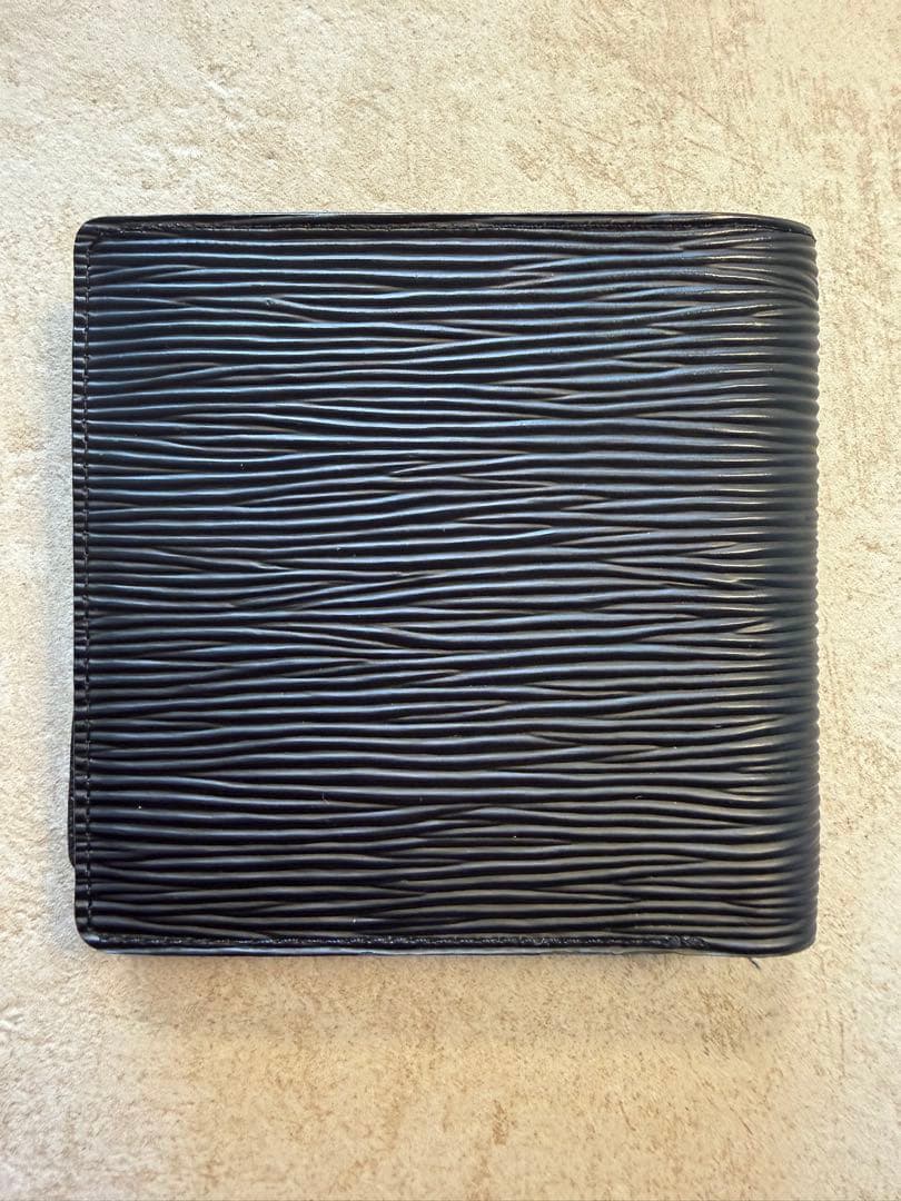 ルイヴィトン エピ 二つ折り財布 ブラック メンズ