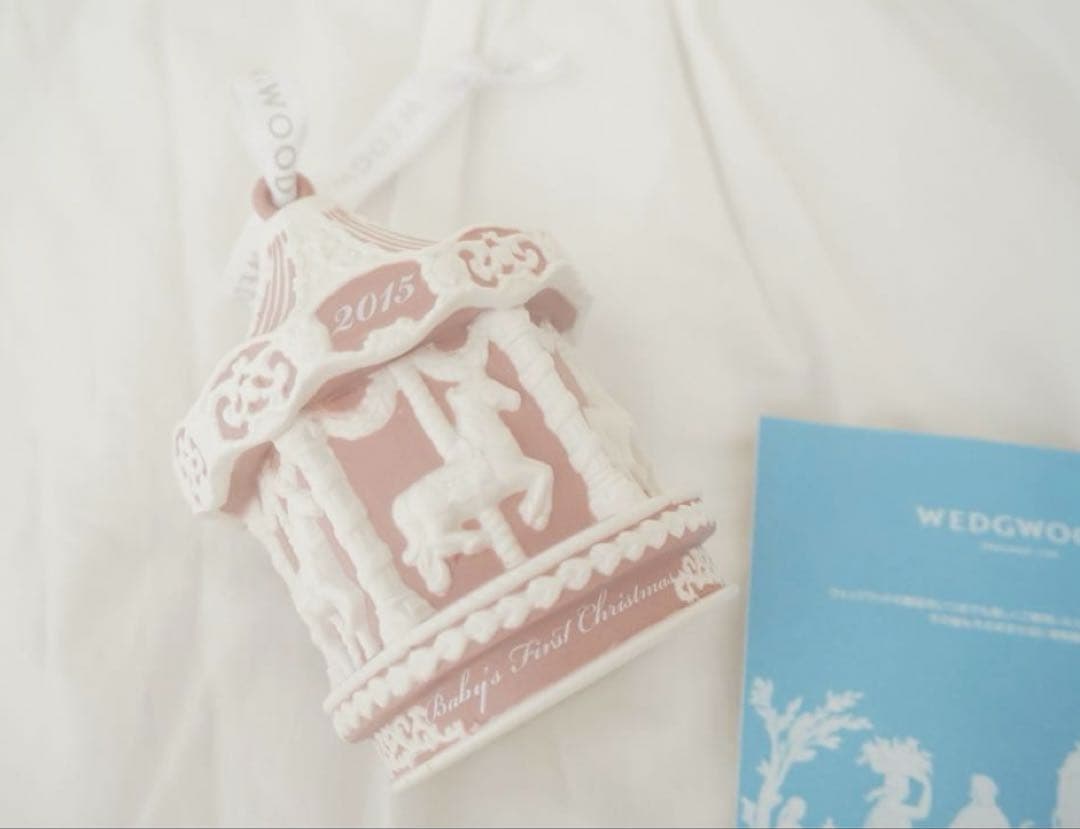 ウェッジウッド　クリスマスオーナメント　メリーゴーランド　ピンク