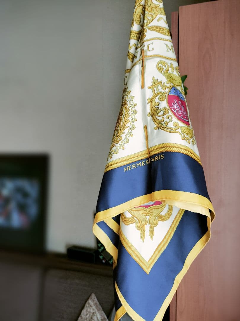 HERMES シルクスカーフ 紋章デザイン