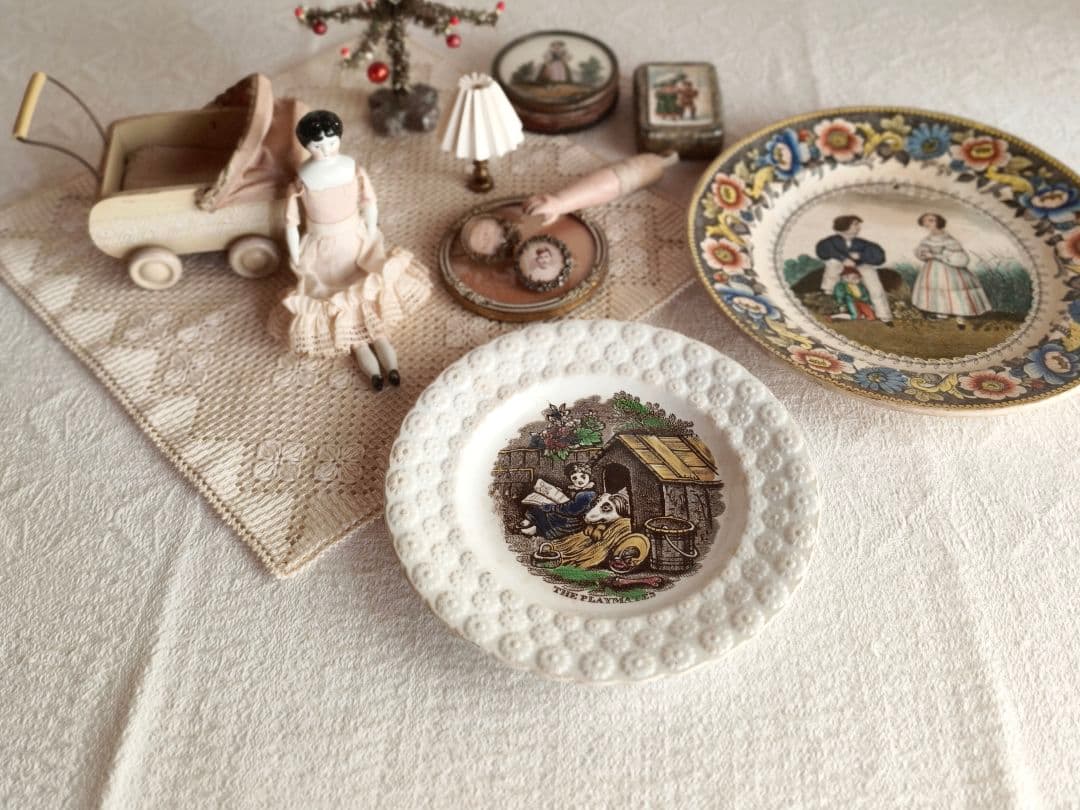 * antique plate ୨୧* フラワーレリーフ アンティークプレート