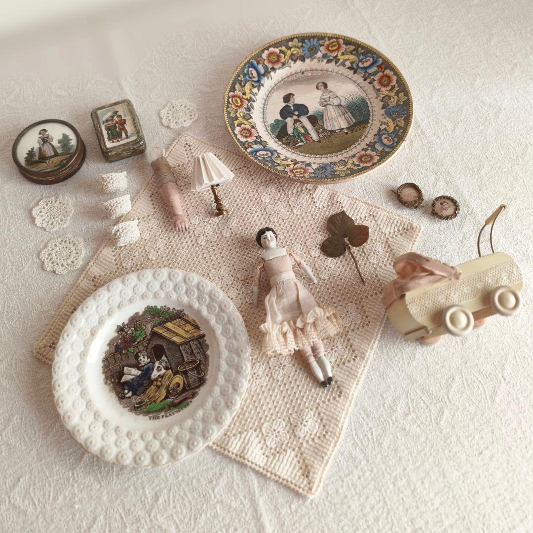 * antique plate ୨୧* フラワーレリーフ アンティークプレート