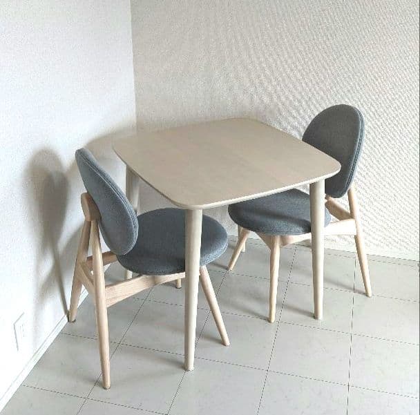 北欧風ダイニングセット　ニトリテーブル＆マナベインテリアハーツチェア２脚