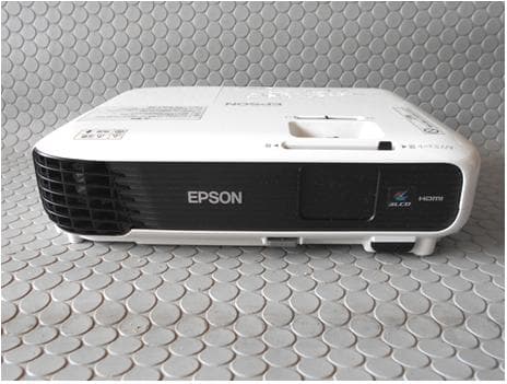 ＥＰＳＯＮ　プロジェクター　本体　ＥＢ－Ｓ０４