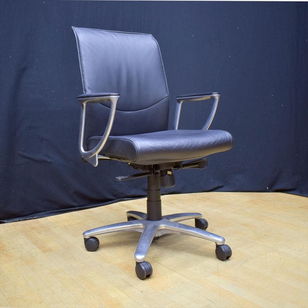 オカムラ　CE56SX　本革　デスクチェア　椅子　イス　事務椅子　役員　社長　C