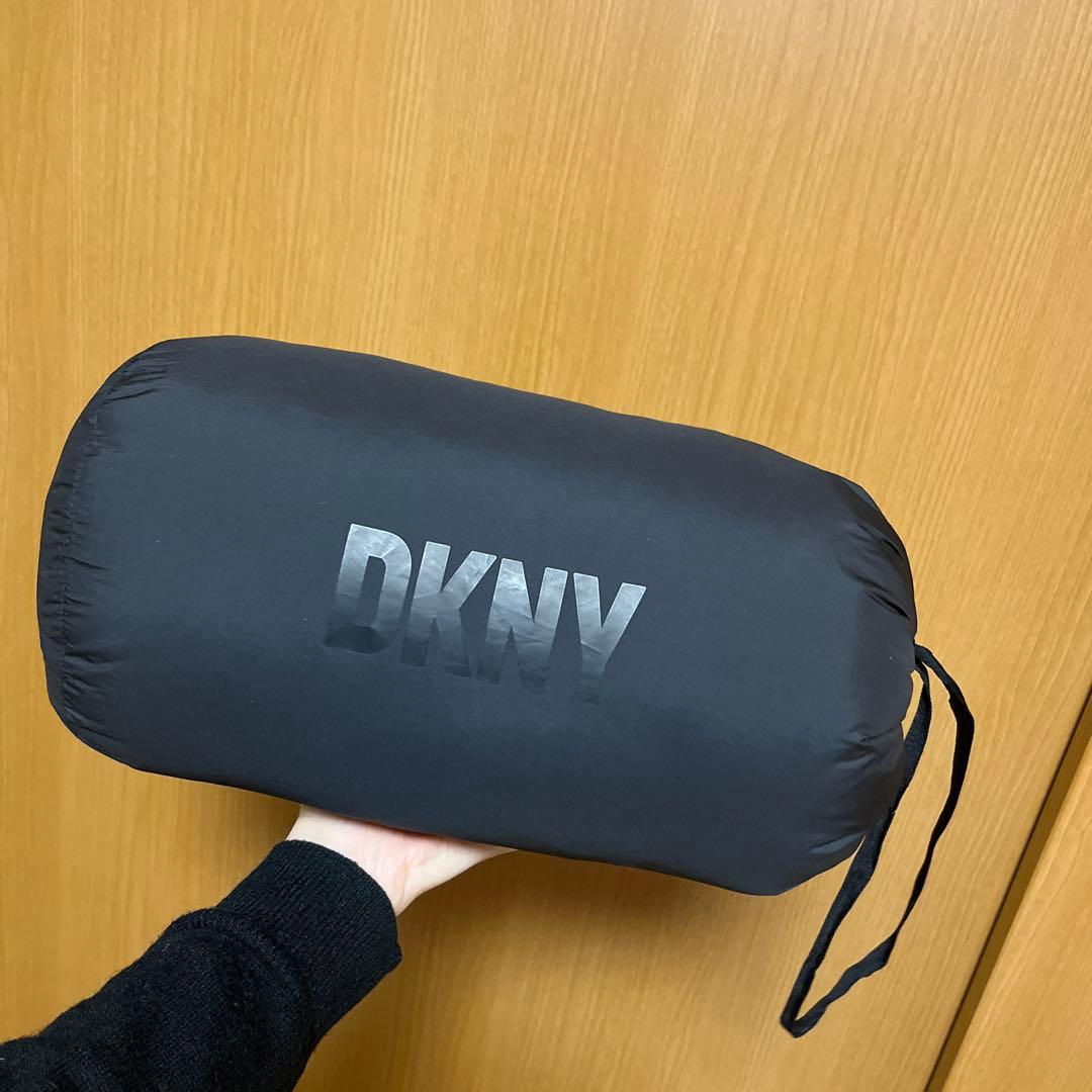 【試着のみ】DKNY // 黒(防水、パッカブルで袋付き)