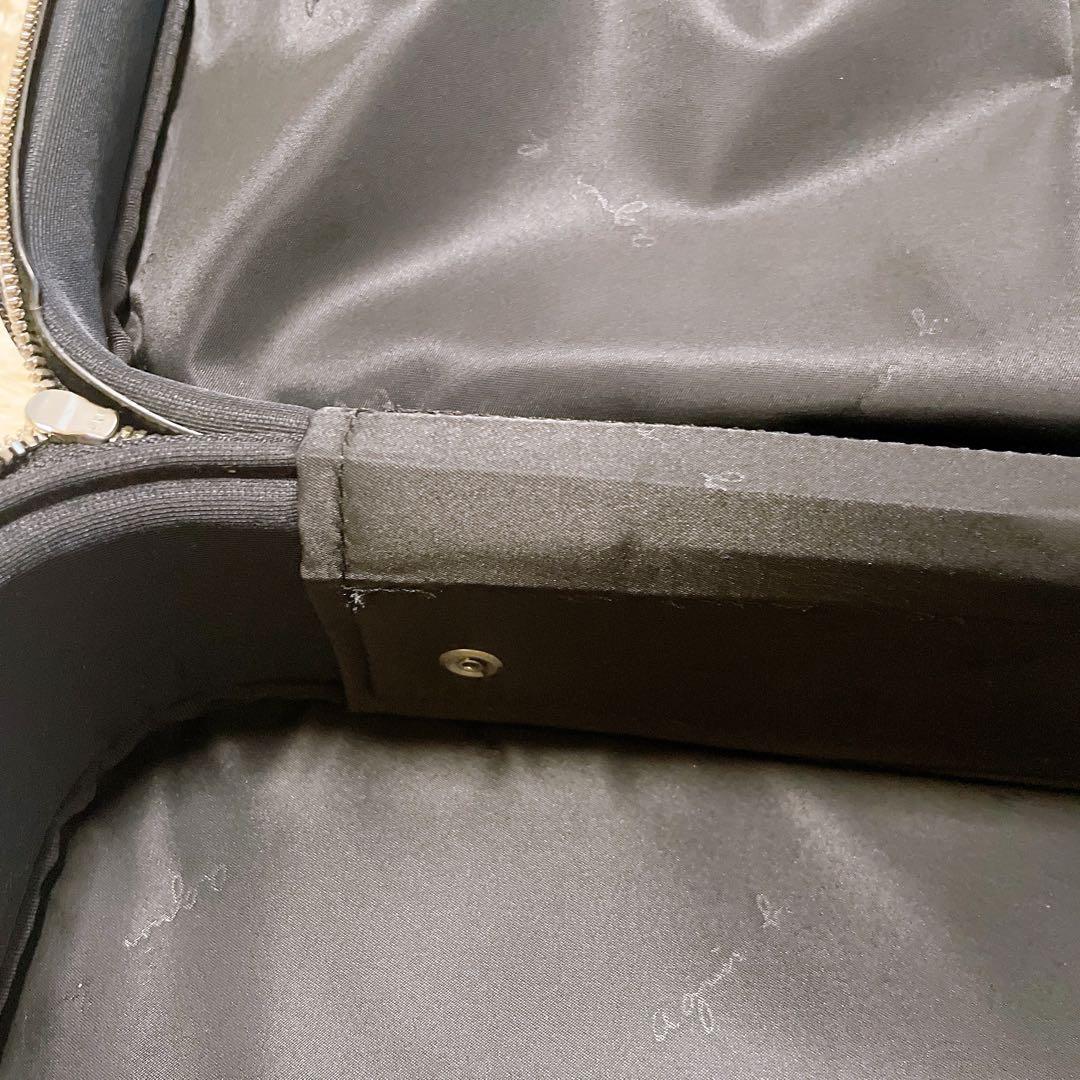 美品　アニエスベーボヤージュ　アタッシュケース　ロゴ　ブラック　チャーム