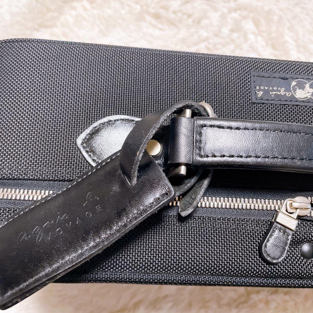 美品　アニエスベーボヤージュ　アタッシュケース　ロゴ　ブラック　チャーム