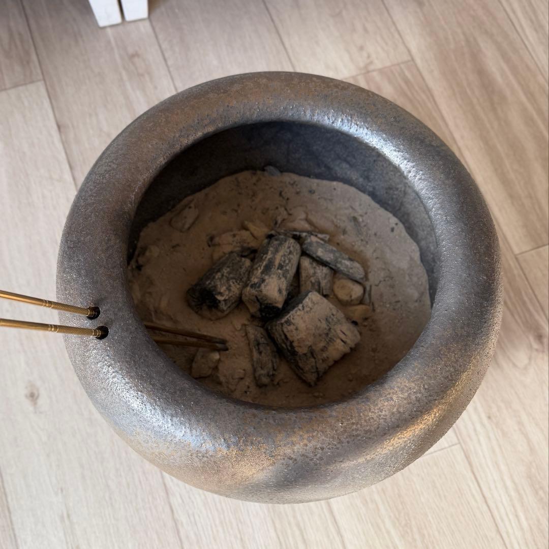 【美品】灰・火箸付き 信楽焼 10号砂釉金彩火鉢