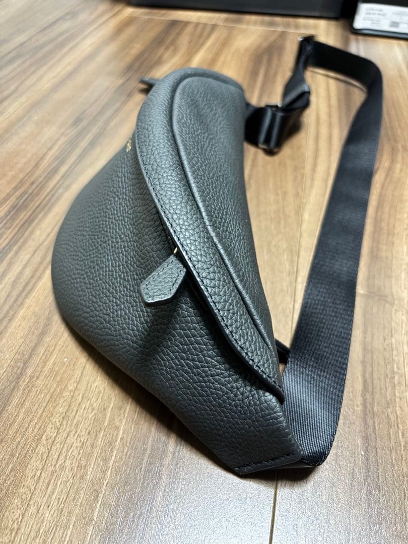 美品　MAISON de SABRE メンズ　レザーボディバッグ