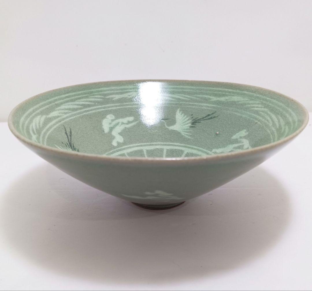 Y3122-94 青磁 雲鶴文 平茶碗 木箱付き