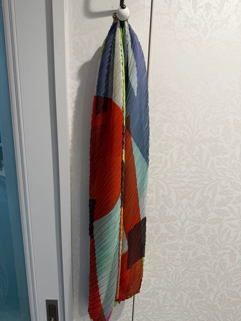 プリーツプリーズ　マルチカラーストール