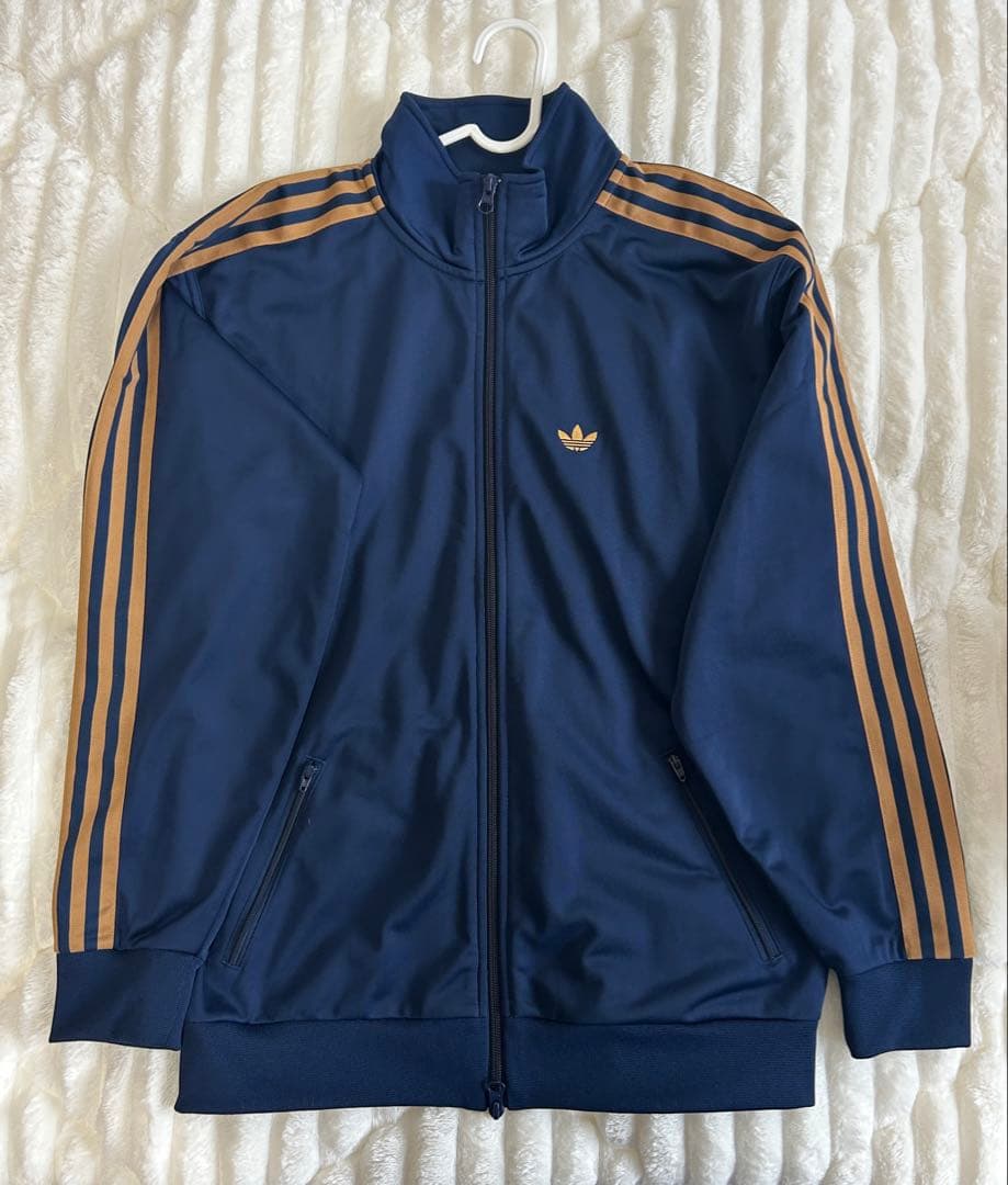 adidas トラックジャケット　ネイビー