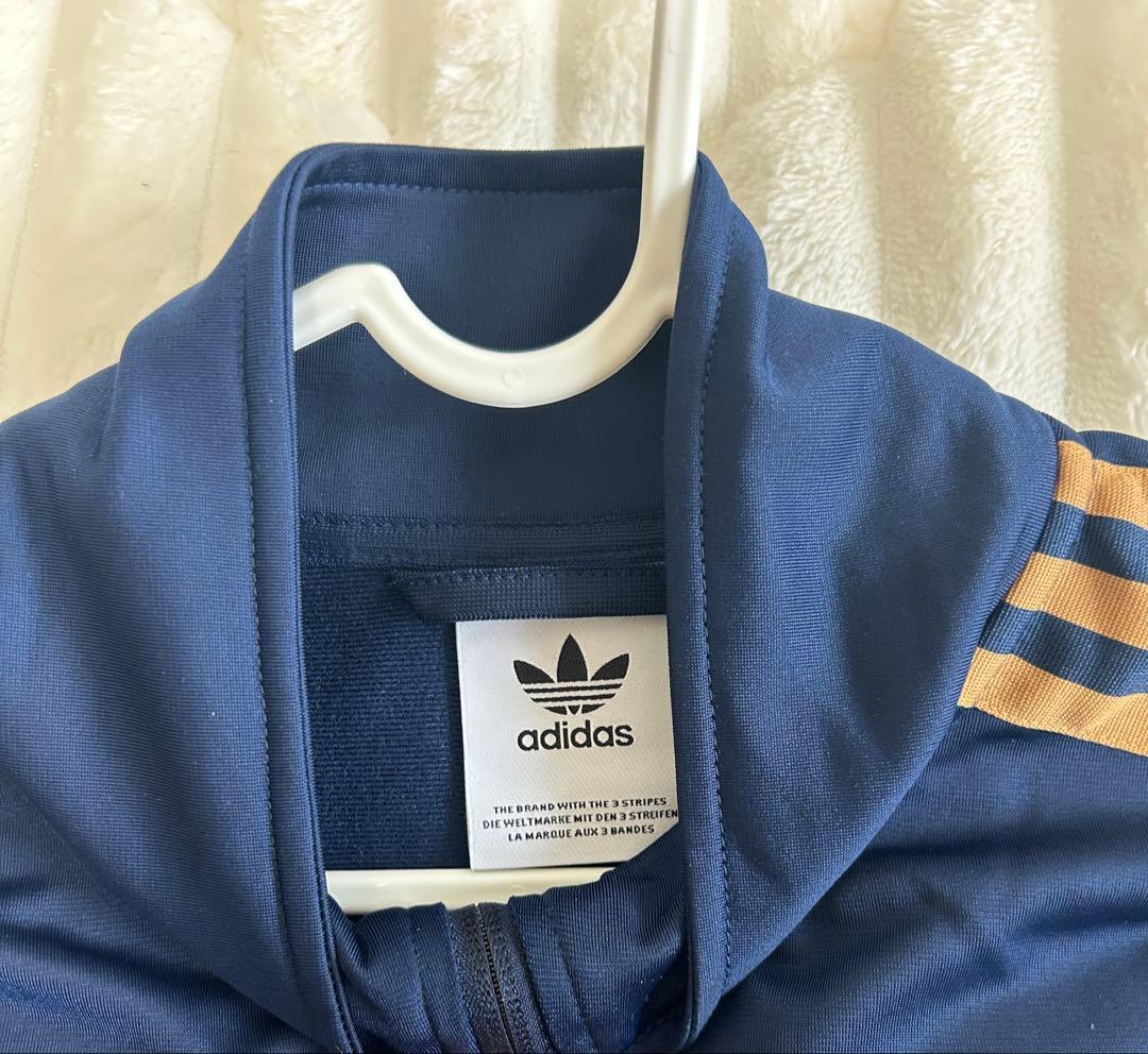 adidas トラックジャケット　ネイビー