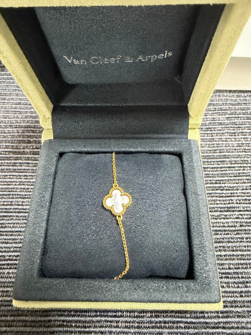Van Cleef & Arpels スウィートアルハンブラ　ブレスレット