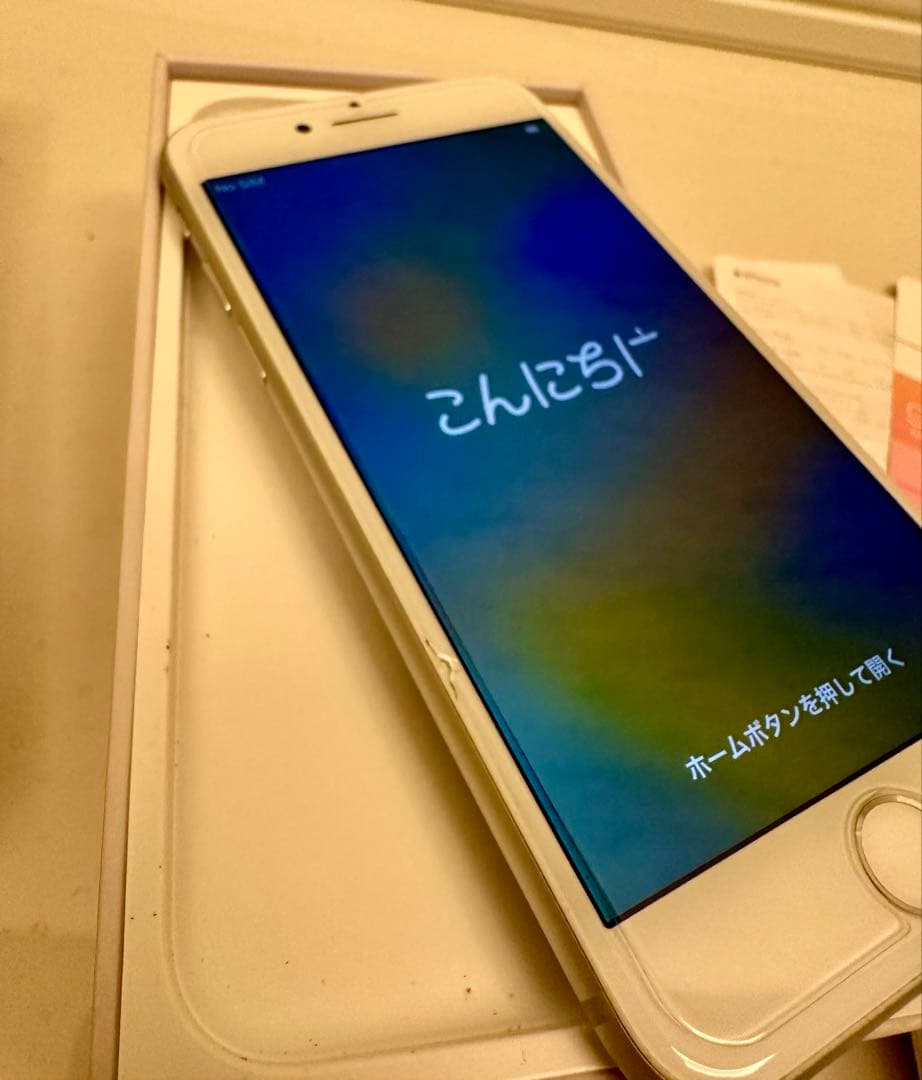 Apple iPhone 8本体 64GBシルバー白色★箱付き美品イヤフォン新品