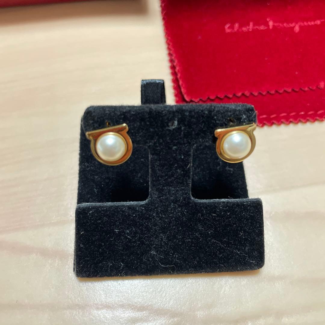 [新品未使用] フェラガモ ピアス パール