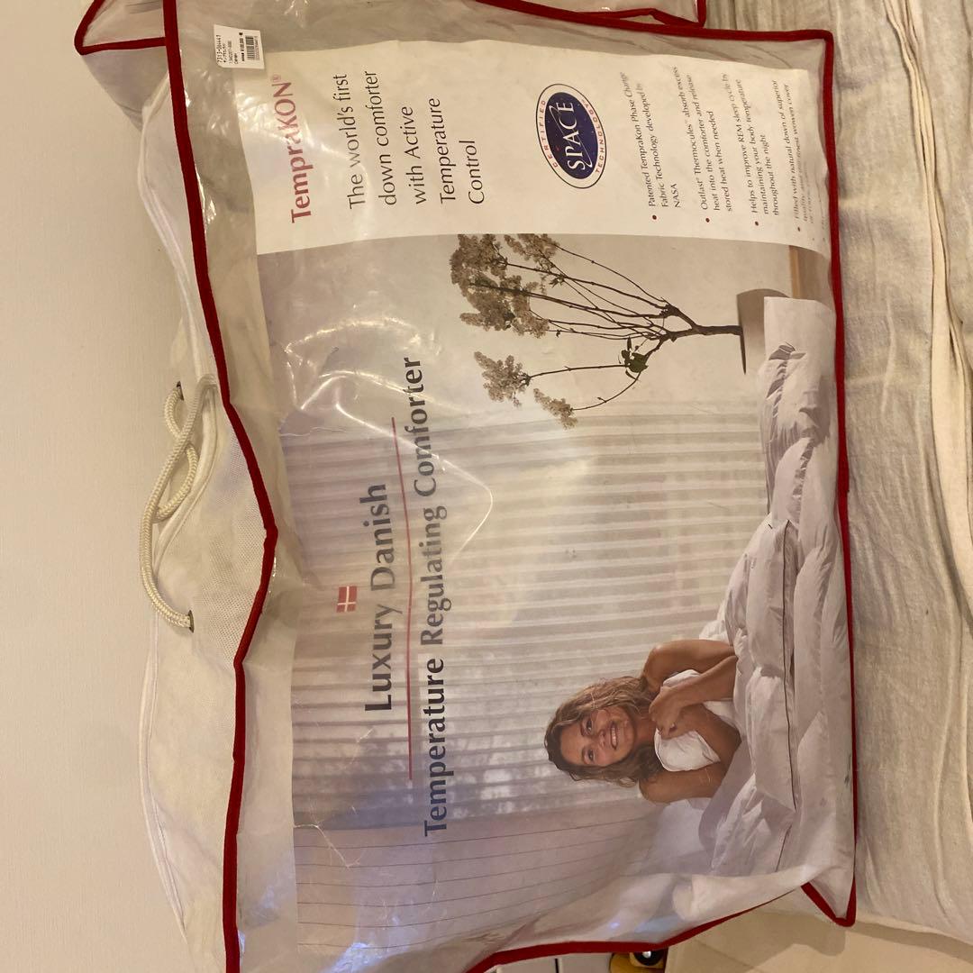 羽毛布団　定価280,000円＋税　2枚セット