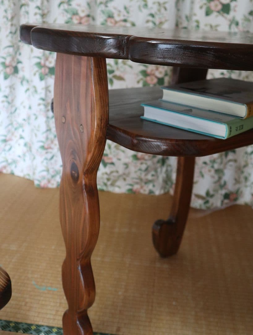 国産杉の葉っぱのテーブル　手作り